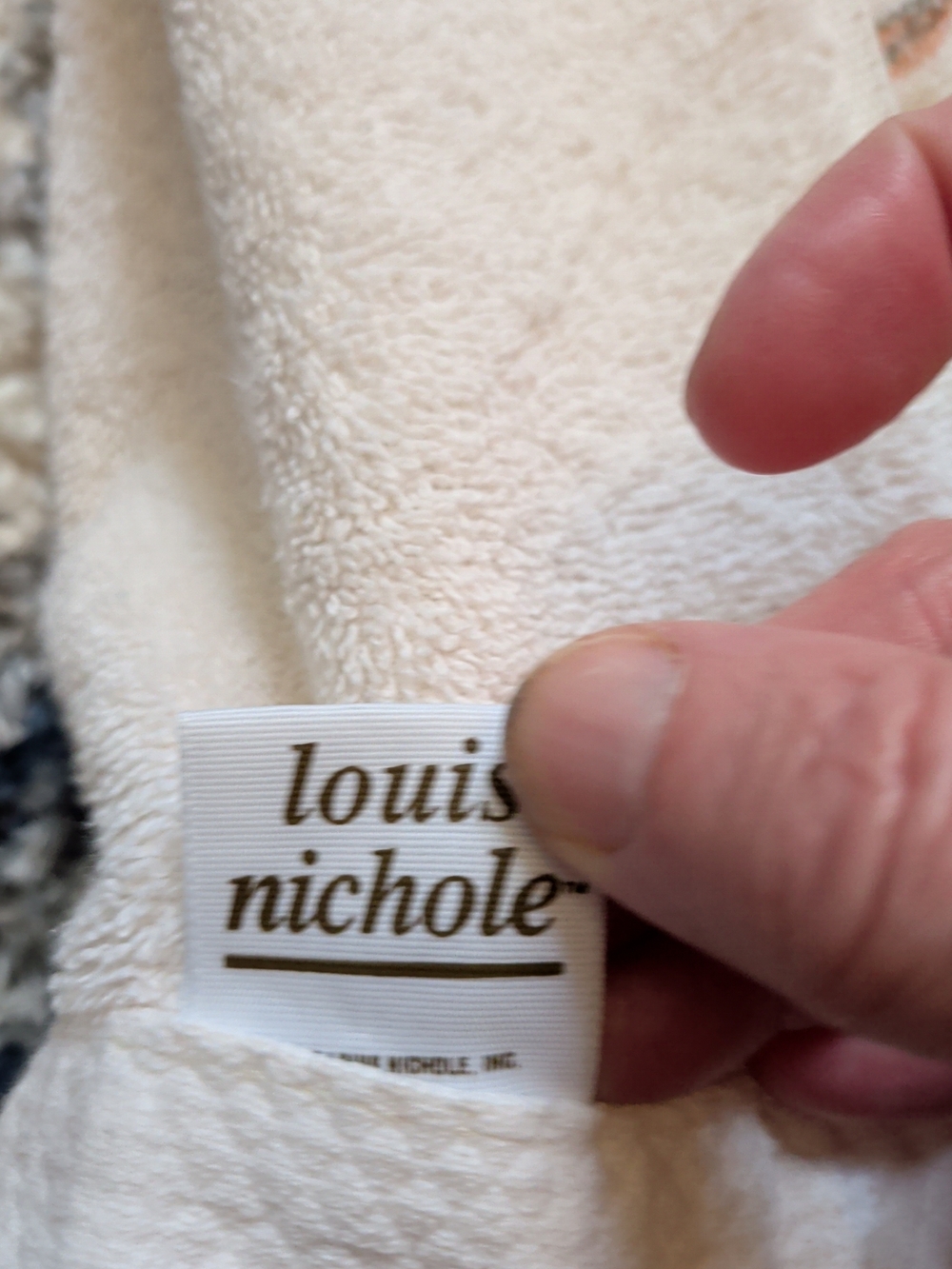 Vintage 1988 Louis nichole 2 Large Bath Towels Floral Fan Design 48L 24W